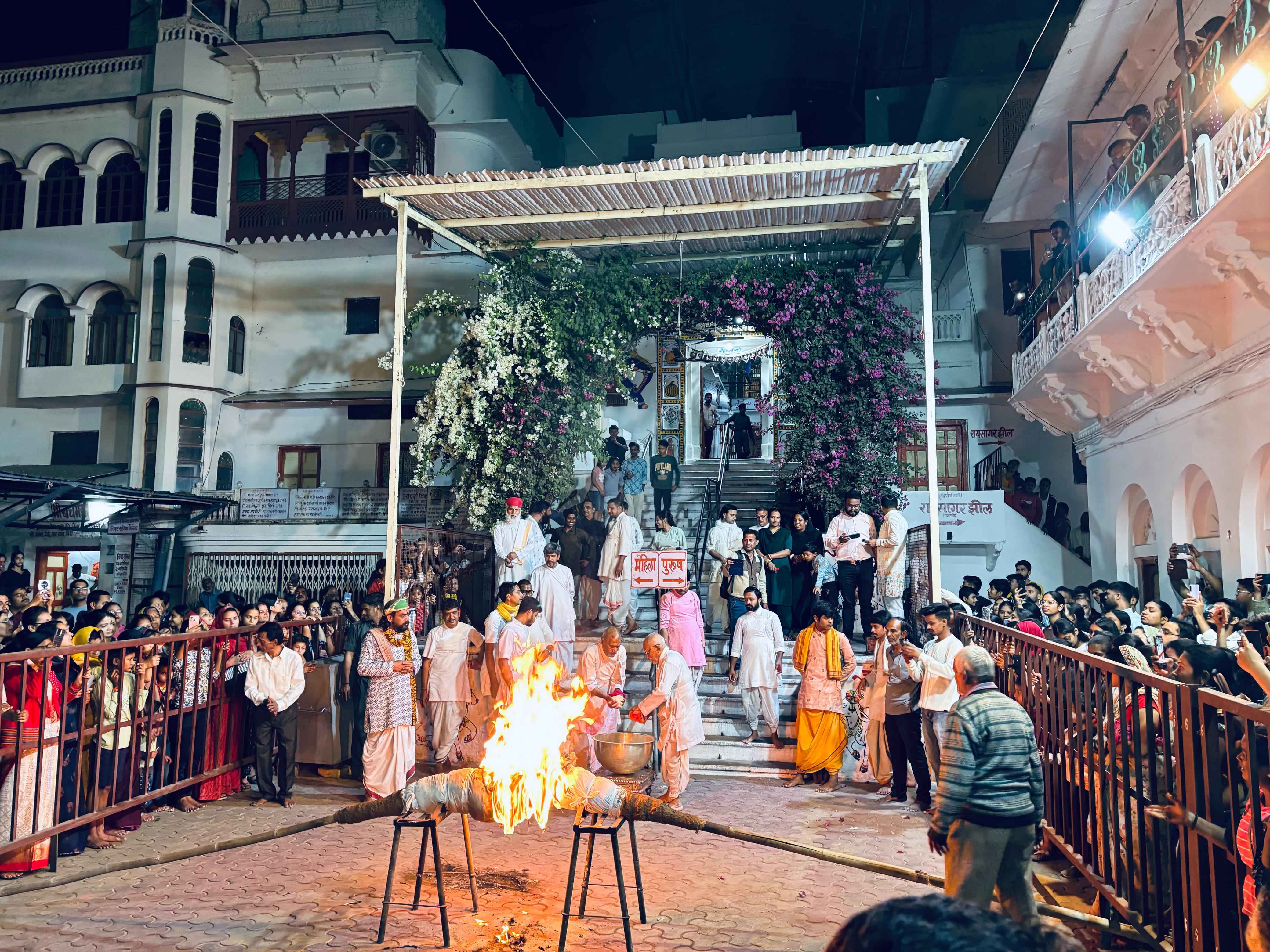 उदयपुर न्यूज़: द्वारकाधीश मंदिर में होली की धूम, धूमधाम से मनाया फाग उत्सव