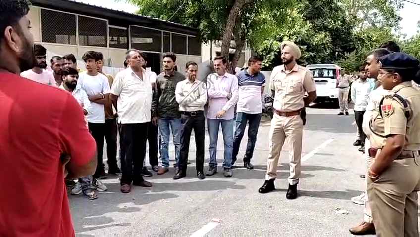 उदयपुर न्यूज़: रिटायर्ड एएसआई के बेटे की गोली मारकर हत्या, 20 मिनट में 60 राउंड फायर, पुलिस नदारद!