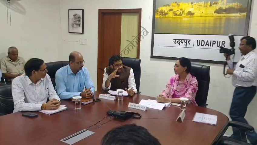 उदयपुर न्यूज़: उपमुख्यमंत्री दीया कुमारी ने उदयपुर में ली अधिकारियों की बैठक, विकास कार्य समय पर पूरे करने के निर्देश