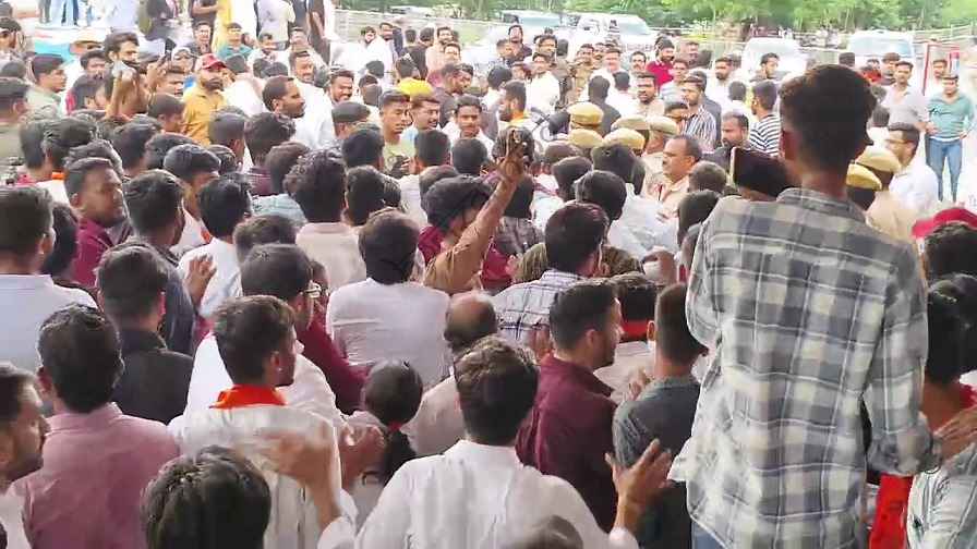 उदयपुर न्यूज़: कुलपति सुनीता मिश्रा के बयान पर बवाल जारी, NSUI नेता की तबीयत बिगड़ी