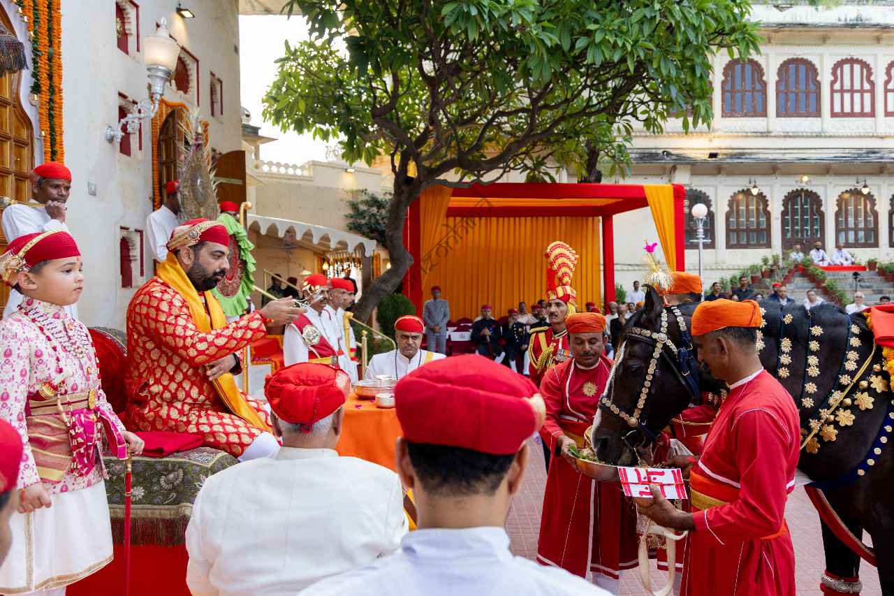 उदयपुर न्यूज़: सिटी पैलेस में अश्व पूजन, डॉ. लक्ष्यराज ने किया वैदिक रीति से परंपरा का निर्वहन