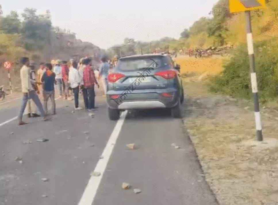 उदयपुर न्यूज़: युवक की मौत पर आक्रोश, पुलिस पर पथराव, आंसू गैस के गोले छोड़कर भीड़ को खदेड़ा