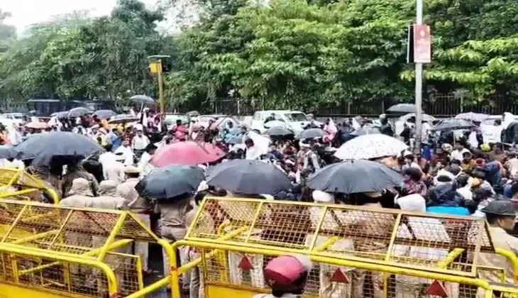 उदयपुर न्यूज़: DSP के खिलाफ BAP कार्यकर्ताओं का प्रदर्शन, पुलिस पर पथराव के बाद गिरफ्तारियों का विरोध