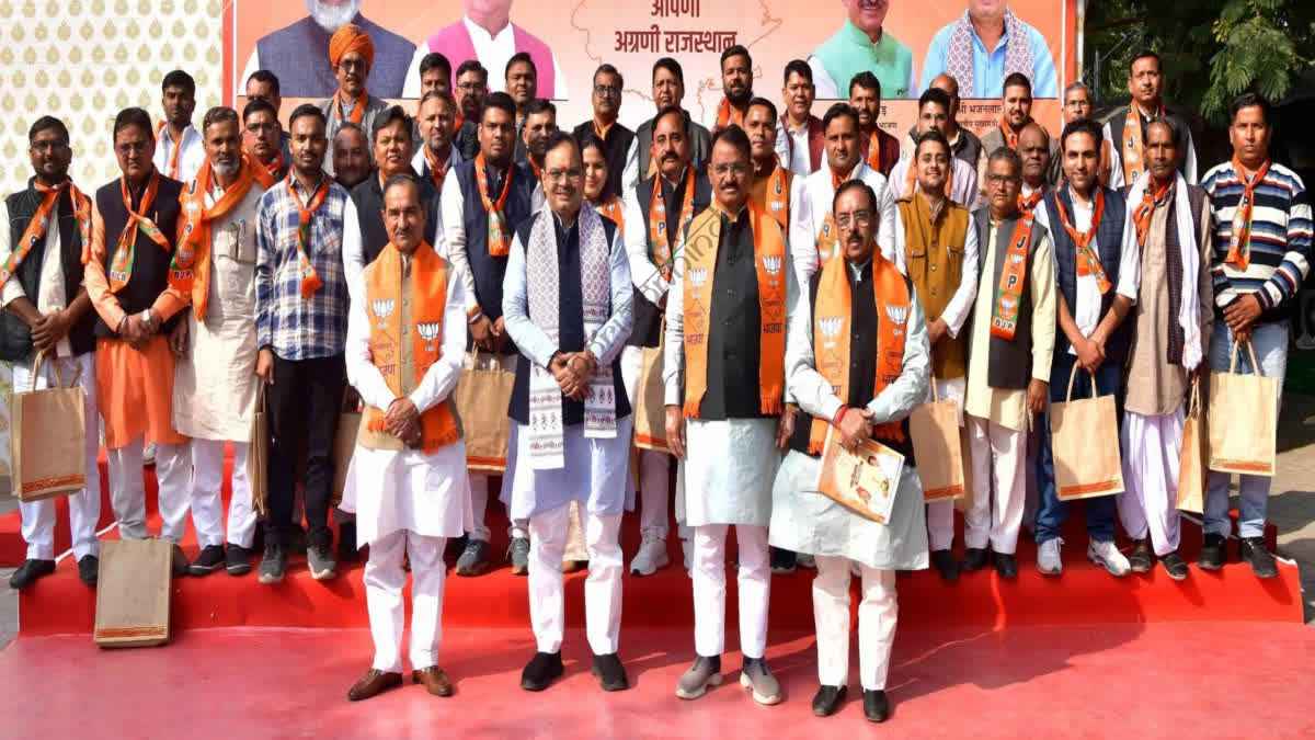 उदयपुर न्यूज़: सीएम भजनलाल ने उदयपुर संभाग के पदाधिकारियों से लिया फीडबैक, कैंसर यूनिट से लेकर धर्मांतरण तक मुद्दों की गूंज