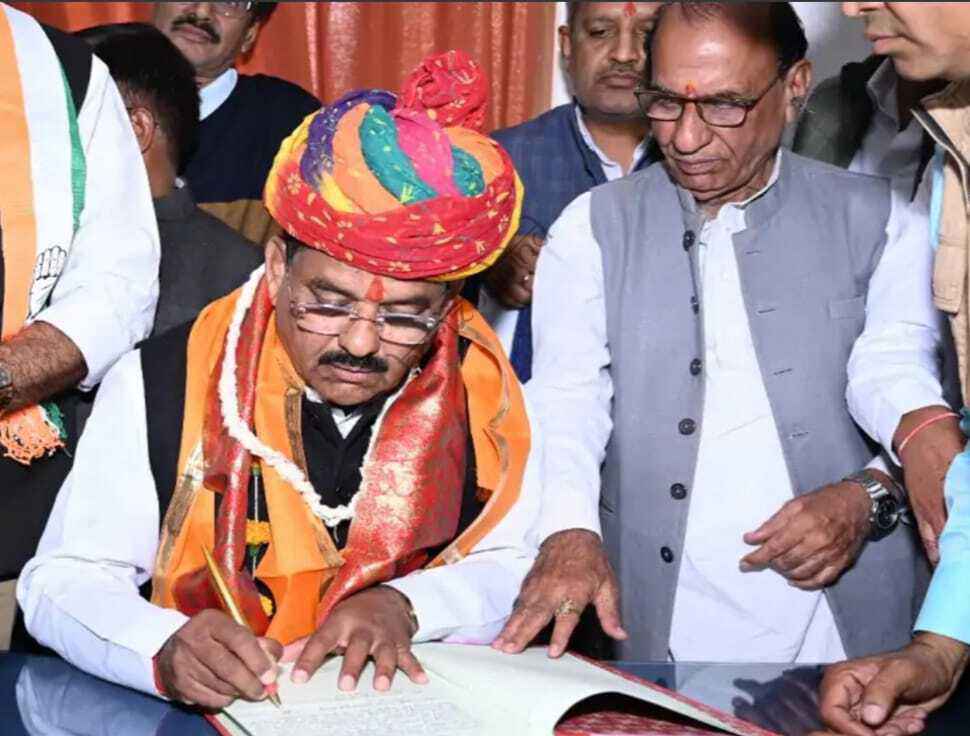 उदयपुर न्यूज़: उदयपुर देहात के नव-निर्वाचित अध्यक्ष ने संभाला कार्यभार, देहात के दोनों विधायक अनुपस्थित