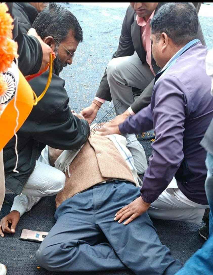 उदयपुर न्यूज़: गणतंत्र दिवस मंच पर थम गई आवाज़… भाषण देते समय पूर्व सरपंच का हार्ट अटैक, झाड़ोल में शोक