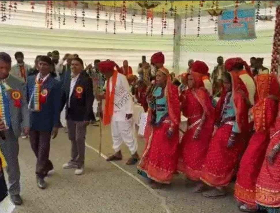 उदयपुर न्यूज़: मंत्री बाबूलाल खराड़ी ने माइक थाम गाए लोकगीत, प्रतिभा सम्मान समारोह बना लोक महोत्सव