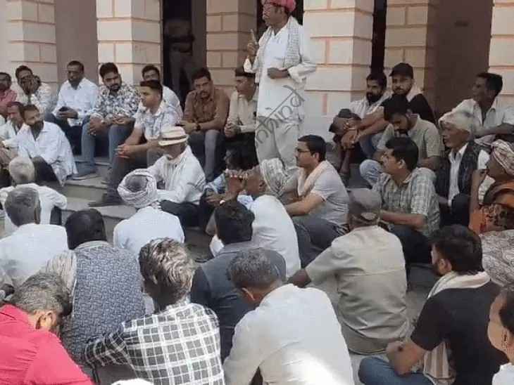 उदयपुर न्यूज़: टेंपो खाई में गिरा, चाचा-भतीजे के बाद अब तीसरी मौत; बिजली विभाग पर नाराजगी