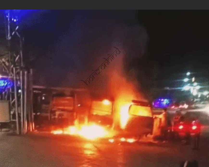 उदयपुर न्यूज़: पेट्रोल पंप के बाहर लगी भीषण आग: 4 ऑटो और कार जलकर खाक, बड़ा हादसा टला