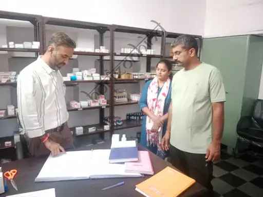 उदयपुर न्यूज़: CMHO का औचक निरीक्षण,  जनता क्लीनिक से डॉक्टर और स्टाफ नदारद