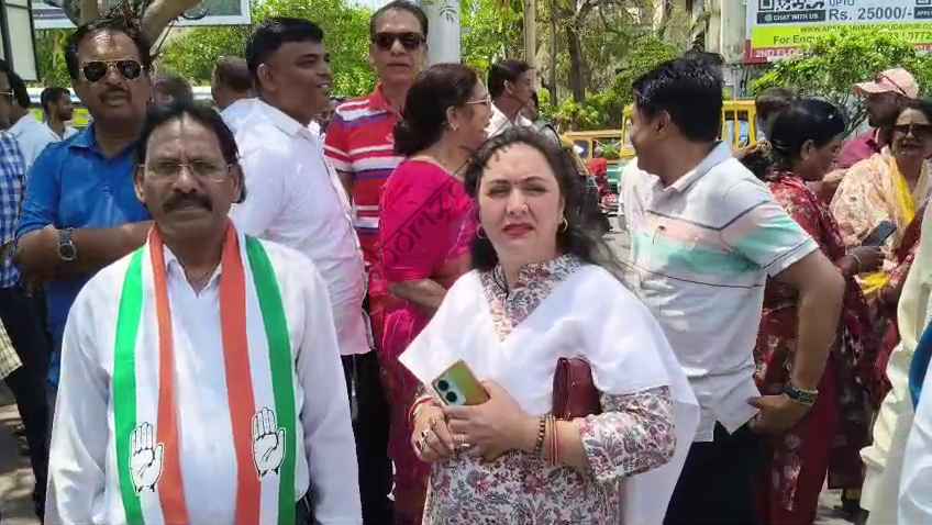 उदयपुर न्यूज़: NEET पेपर लीक के विरोध में कांग्रेस ने चेतक सर्कल पर किया प्रदर्शन, केंद्रीय शिक्षा मंत्री का पुतला दहन