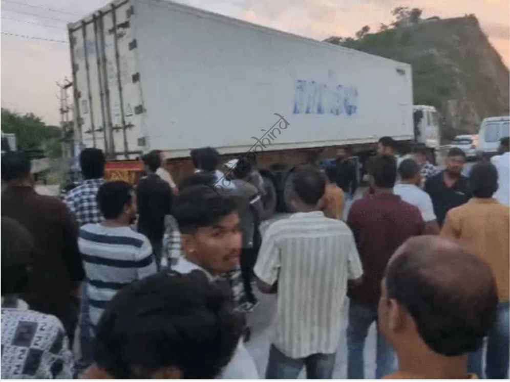उदयपुर न्यूज़: गौ मांस की सूचना पर कंटेनर घेरा, मौके पर भिड़े गौ रक्षक और CI, सैंपल जांच से खुलेगा राज!