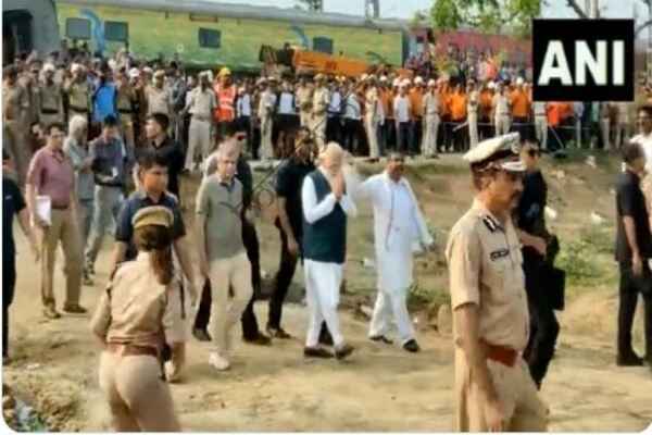 राष्ट्रीय न्यूज़: प्रधानमंत्री नरेंद्र मोदी ने उड़ीसा के बालासोर में हुई रेल दुर्घटना स्थल का शनिवार को जायजा लिया।
