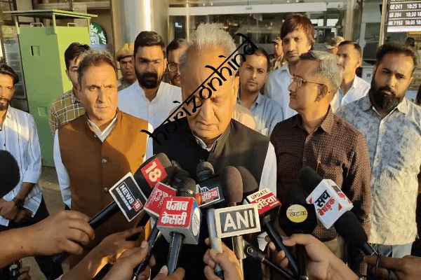 राजस्थान न्यूज़: पहलगाम आतंकी हमले की अशोक गहलोत ने की कड़ी निंदा, कहा— मानवता पर कलंक, जयपुर के नीरज उधवानी की हत्या पर जताया शोक