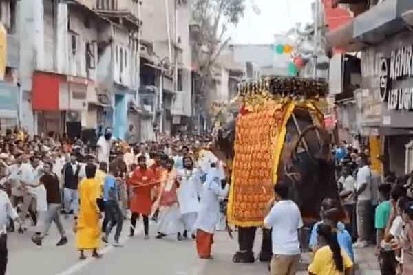 राष्ट्रीय न्यूज़: अहमदाबाद की जगन्नाथ रथ यात्रा में हाथी बेकाबू, भगदड़ के हालात, तीन हाथियों को यात्रा से हटाया