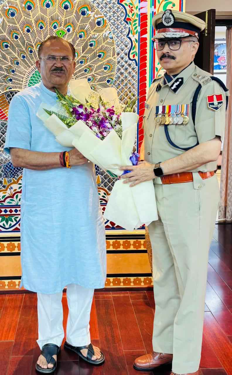 राजस्थान न्यूज़: विधान सभा अध्यक्ष देवनानी से पुलिस महानिदेशक की मुलाकात,  देवनानी ने शर्मा को नये दायित्व के लिए दी बधाई,  विधान सभा और अजमेर की सुरक्षा व्यवस्थाओं पर चर्चा