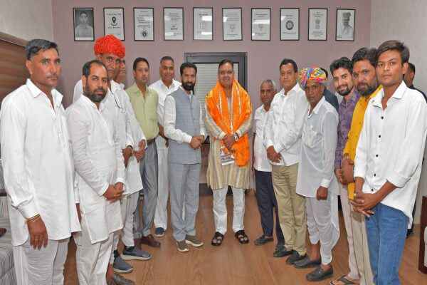 राजस्थान न्यूज़: मुख्यमंत्री भजनलाल शर्मा से मिले सांवलियाजी मंदिर मण्डल बोर्ड के अध्यक्ष हजारीदास, नए बोर्ड गठन पर जताया आभार