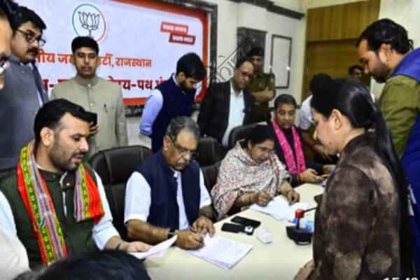 राजस्थान न्यूज़: भाजपा कार्यालय में कार्यकर्ता सुनवाई: मंत्रियों के निवास पर जनसुनवाई पूर्व की तरह जारी: खींवसर, 8 दिसंबर को दीया कुमारी और सिंह खर्रा करेंगे सुनवाई