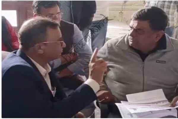 राजस्थान न्यूज़: सीकर सेवा शिविर में टकराव: प्रभारी और वन मंत्री संजय शर्मा ने कलक्टर मुकुल शर्मा को लगाई फटकार, नाराज होकर जयपुर रवाना, अधिकारियों पर लापरवाही का आरोप