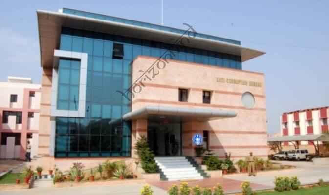 राजस्थान न्यूज़: एसीबी की एसआईटी ने रिटायर्ड आईएएस सुबोध अग्रवाल सहित 15 आरोपियों के जयपुर, बाड़मेर, दिल्ली के अलावा 15 ठिकानों पर छापेमारी