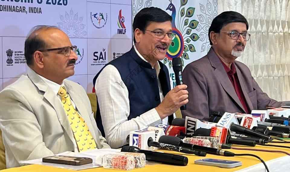 राष्ट्रीय न्यूज़: इंडियन वेट लिफ्टिंग फेडरेशन गुजरात के गांधीनगर में 11 से 17 भी को होने वाली एशियाई वेटलिफ्टिंग प्रतियोगिता की मेजबानी करेगा।