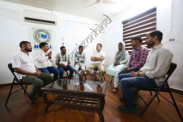 राष्ट्रीय न्यूज़: प्रदीप मेघवाल के परिवार से मिले राहुल गांधी, बोले- यह आत्महत्या नहीं, टूटी हुई व्यवस्था की देन