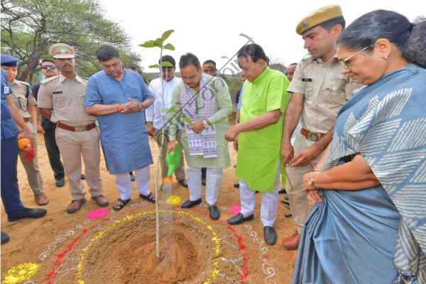 राजस्थान न्यूज़: विश्व पर्यावरण दिवस पर मुख्यमंत्री भजनलाल शर्मा ने किया पौधरोपण, ‘एक पेड़ मां के नाम’ अभियान से जुड़ने की अपील
