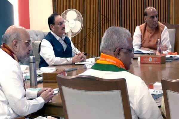 राष्ट्रीय न्यूज़: राजनाथ सिंह के आवास पर भाजपा-आरएसएस नेताओं की लंबी बैठक, संगठनात्मक फेरबदल और मंत्रिमंडल विस्तार की अटकलें तेज