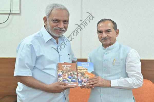 राजस्थान न्यूज़: भाजपा प्रदेश अध्यक्ष मदन राठौड़ ने वरिष्ठ पत्रकार श्याम सुंदर शर्मा को भेंट की विकास यात्रा पर आधारित पुस्तिकाएं