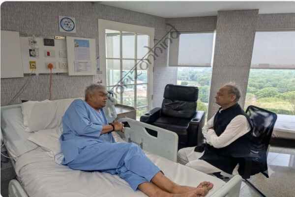 राजस्थान न्यूज़: पूर्व उपराष्ट्रपति जगदीप धनखड़ जयपुर के अस्पताल में भर्ती, एंजियोप्लास्टी की तैयारी, अशोक गहलोत ने पहुंचकर पूछी कुशलक्षेम