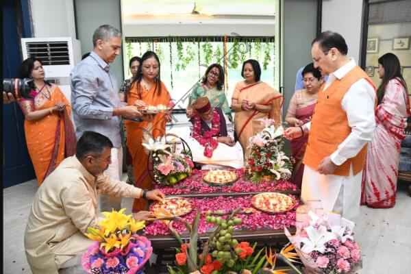 राष्ट्रीय न्यूज़: पिता डॉ. नारायण लाल नड्डा के 101वें जन्मदिवस पर जेपी नड्डा ने लिया आशीर्वाद