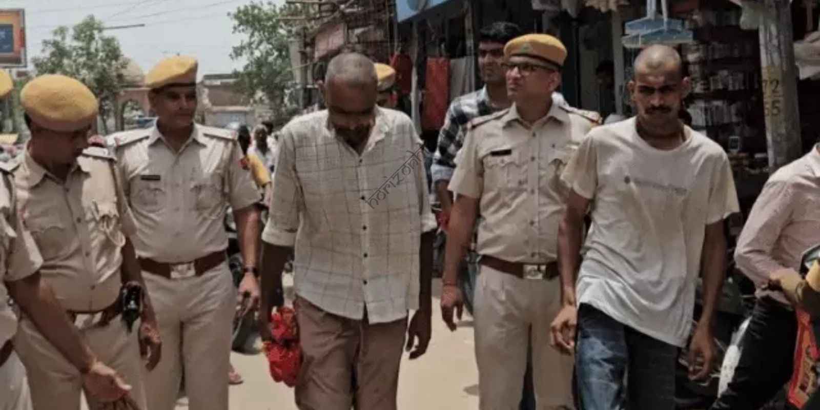 राजस्थान न्यूज़: भरतपुर में खौफ का अंत: व्यापारी के हत्यारों की भरे बाजार निकाली परेड, 50 मीटर तक लंगड़ाते चले बदमाश