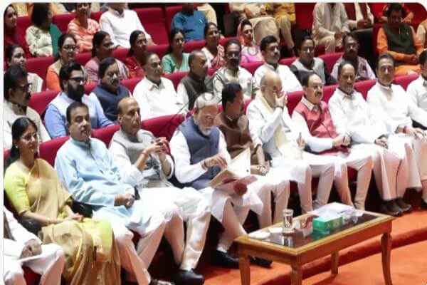 राष्ट्रीय न्यूज़: पेपर लीक के दोषियों को मिलेगी कड़ी सजा, भारत-अमेरिका ट्रेड डील से किसानों को नुकसान नहीं: पीएम मोदी