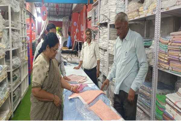 राष्ट्रीय न्यूज़: राष्ट्रीय हथकरघा दिवस पर सांसद मंजू शर्मा ने खरीदी खादी, दिया वोकल फॉर लोकल का संदेश
