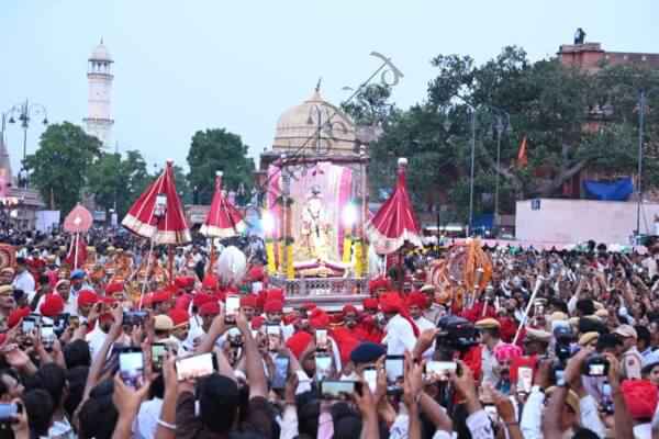 राजस्थान न्यूज़: त्रिपोलिया गेट से निकली तीज माता की शाही सवारी, जयपुर से अमेरिका तक पहुंचा तीज का रंग