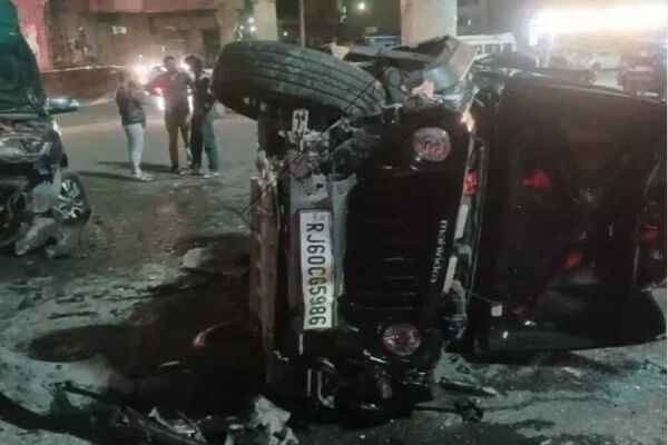 राजस्थान न्यूज़: तेज रफ्तार एंडेवर ने ई-रिक्शा को मारी टक्कर, 3 मजदूर घायल, दो की हालत गंभीर, पूर्व मंत्री अशोक चांदना की पत्नी ललिता चांदना के नाम से रजिस्टर्ड