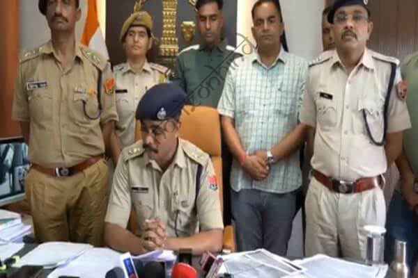 राष्ट्रीय न्यूज़: दिल्ली के उत्तम नगर में फर्जी कॉल सेंटर पर डीग पुलिस की रेड, 64 आरोपी गिरफ्तार, बैंक अधिकारी बनकर करते थे साइबर ठगी