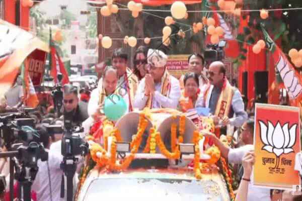 राजस्थान न्यूज़: जयपुर में मुख्यमंत्री भजनलाल शर्मा के साथ हरीश द्विवेदी, और मदन राठौड़ का मेगा रोड शो: चारदीवारी के 20 वार्डों पर भाजपा की नजर, कांग्रेस पर हमला, बोले- लव जिहाद की समस्या खत्म की