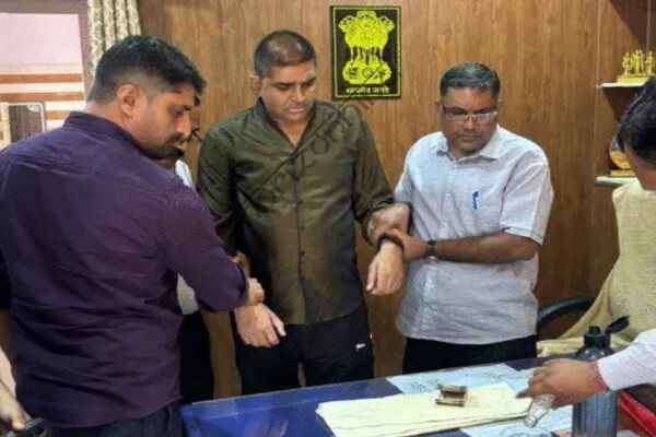 राजस्थान न्यूज़: सांभरलेक थानाधिकारी 50 हजार रुपए की रिश्वत लेते गिरफ्तार, सड़क निर्माण ठेकेदार से मांगी थी रकम: एसीबी