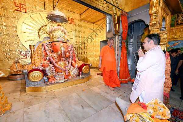 राजस्थान न्यूज़: गणेश चतुर्थी पर मोती डूंगरी पहुंचे मुख्यमंत्री भजनलाल शर्मा, सपत्नीक की पूजा-अर्चना
